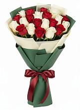 Букет Микс из красных и белых роз в Ковылкино