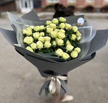 Букет Белые кустовые розы Солинеро в Ковылкино