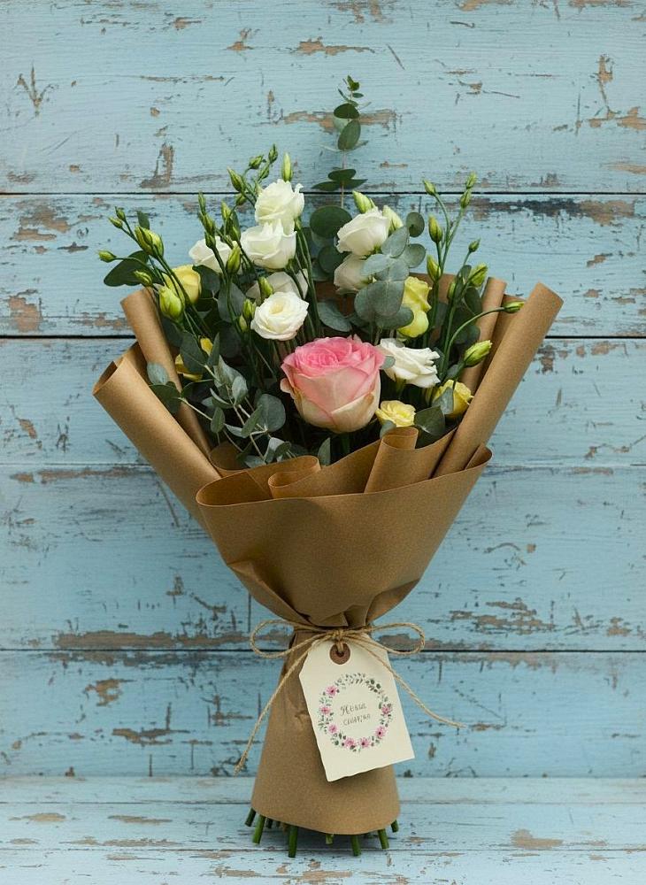 Букет цветов из: Розы и Лизиантусы в Ковылкино