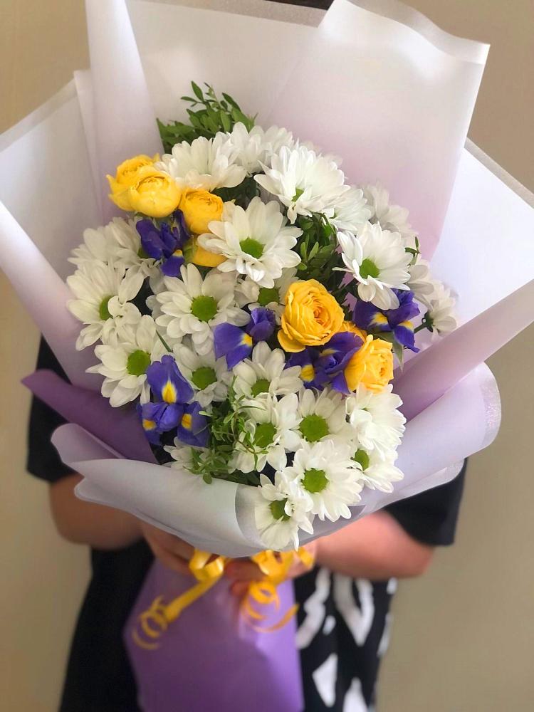 Букет цветов из: Ирисы, Хризантемы и Розы в Ковылкино