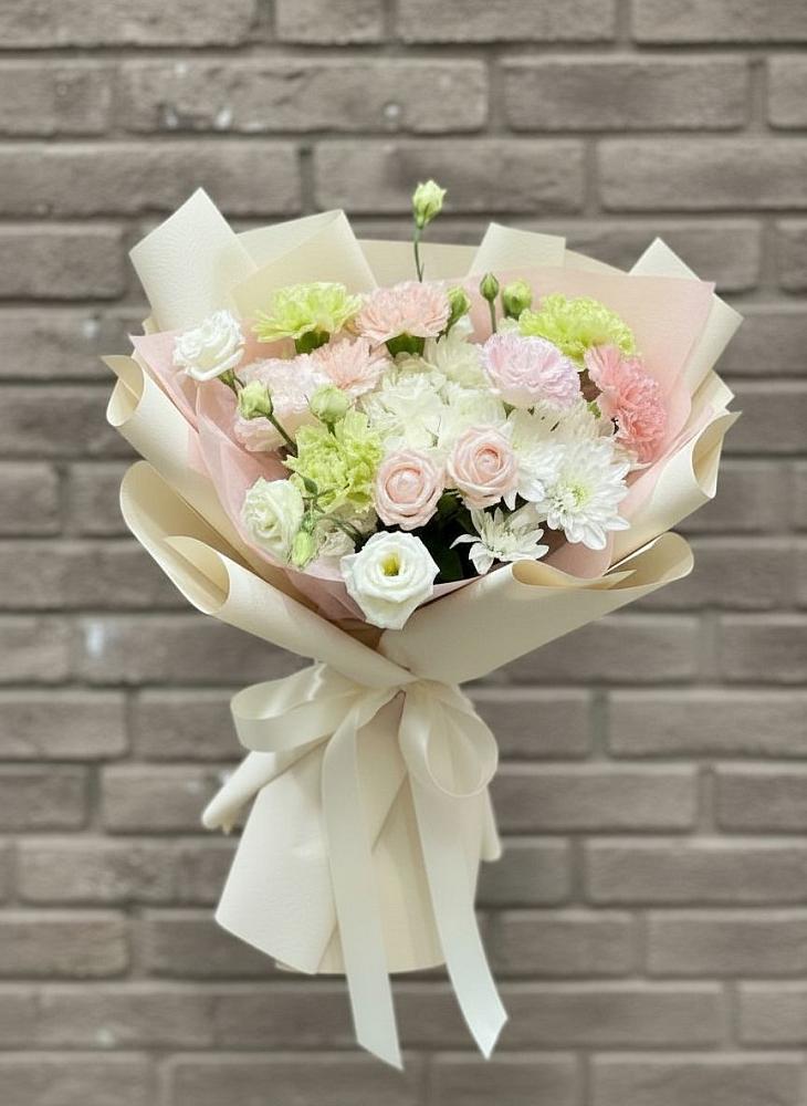 Букет цветов из: Гвоздики, Розы, Лизиантусы и Хризантемы в Ковылкино
