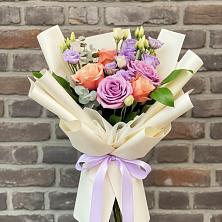 Букет цветов из:  Лизиантусы и Розы в Ковылкино