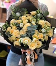 Букет птица счастья в Ковылкино Букет цветов из: Розы и Лизиантусы в Ковылкино