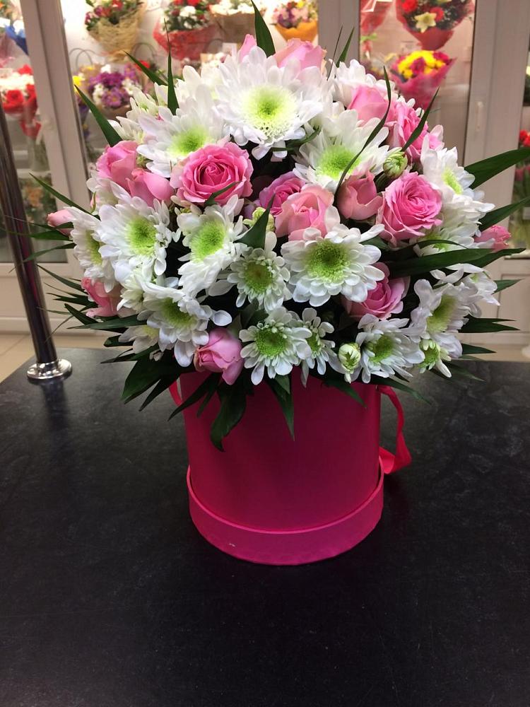 Цветочная композиция из Розы и Хризантемы в шляпной коробке в Ковылкино