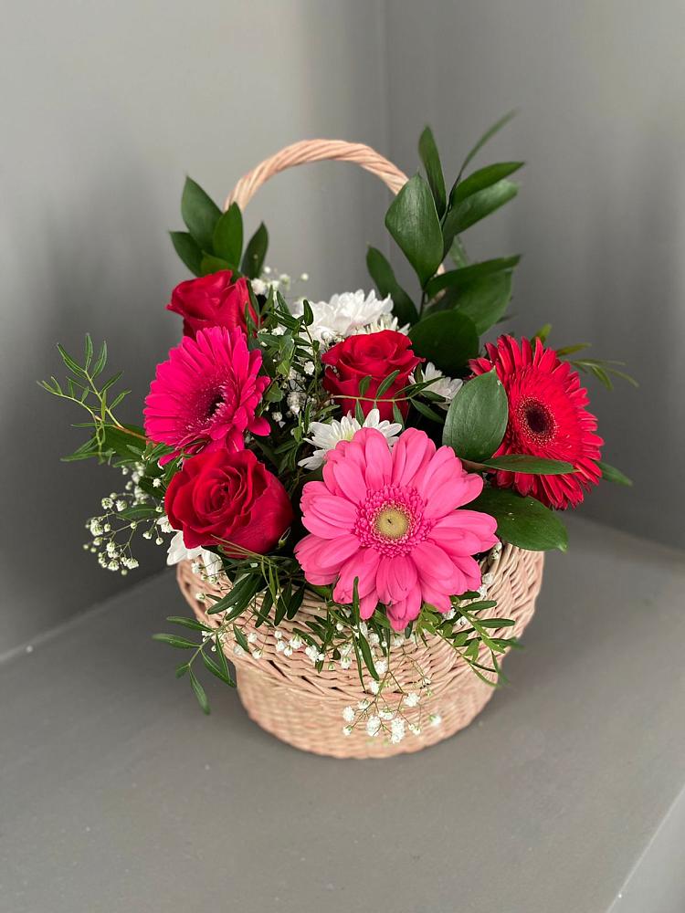 Цветочная композиция из Розы, Хризантемы и Герберы в корзине в Ковылкино