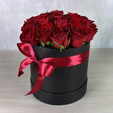 Цветочная композиция из Розы в шляпной коробке в Ковылкино