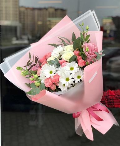 Букет цветов из: Розы, Лизиантусы и Хризантемы в Ковылкино