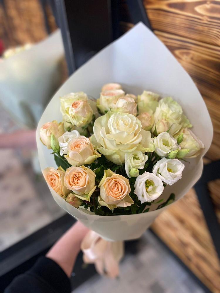 Букет цветов из: Розы и Лизиантусы в Ковылкино